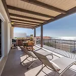 In Mit Moeblierter Terrasse Und Meerblick By Interhome 公寓