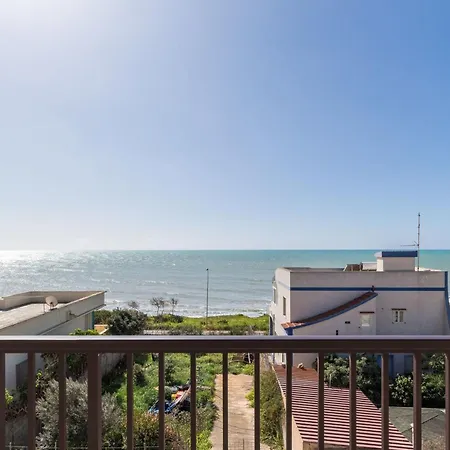 In Mit Moeblierter Terrasse Und Meerblick By Interhome