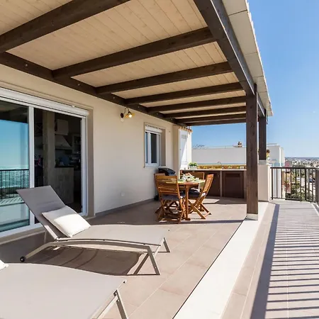 In Mit Moeblierter Terrasse Und Meerblick By Interhome 公寓